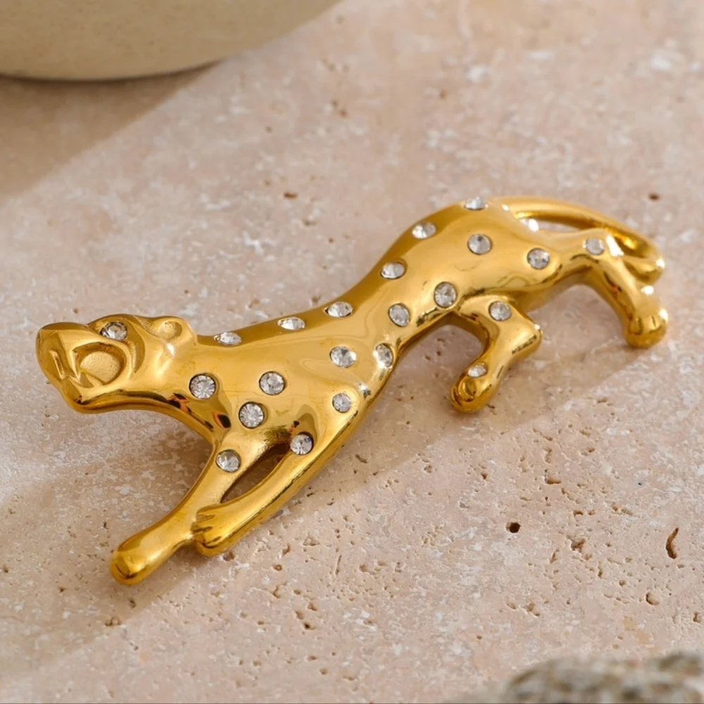 NWOT Gold Leopard Brooch with Rhinestones